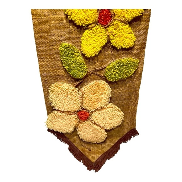 Vintage 1970’s Large Latch Hook on Burlap Wall Hanging - Picture 5 of 6